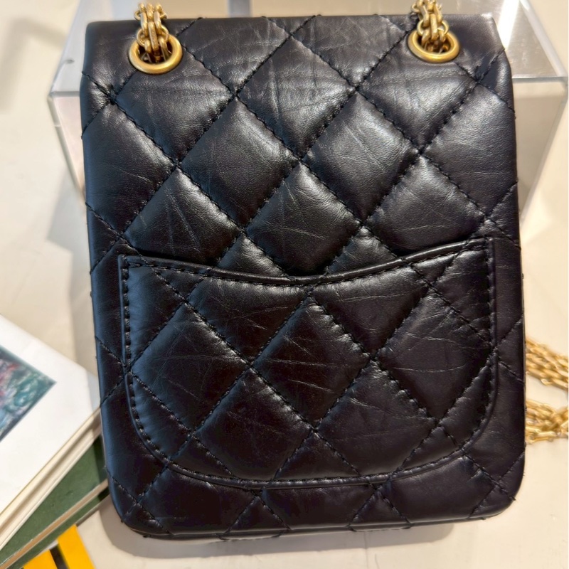 CHANEL 黑金2.55 mini豎版口蓋包-2