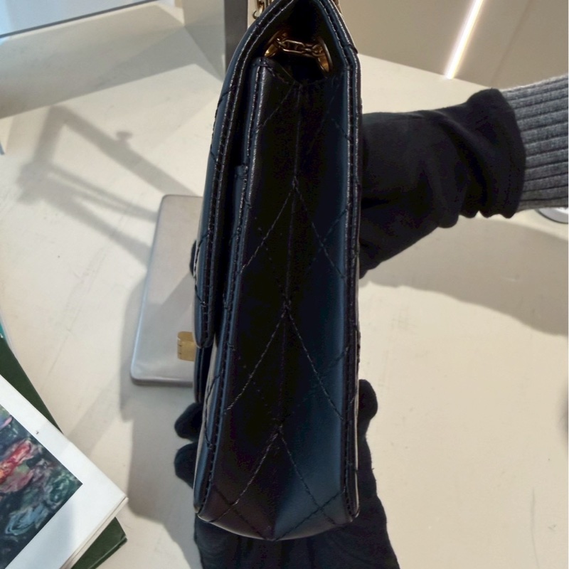 CHANEL 黑金2.55 mini豎版口蓋包-3