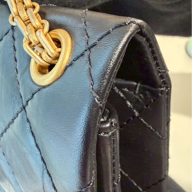 CHANEL 黑金2.55 mini豎版口蓋包-9