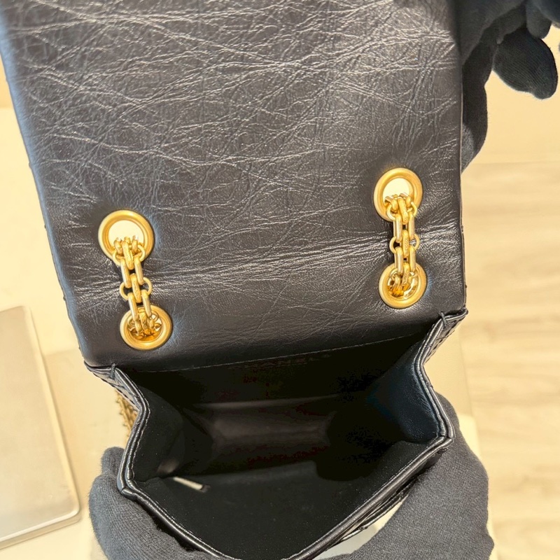 CHANEL 黑金2.55 mini豎版口蓋包-16