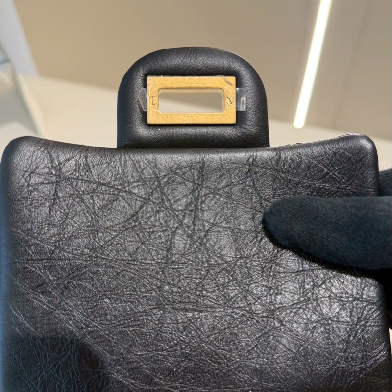 CHANEL 黑金2.55 mini豎版口蓋包-18