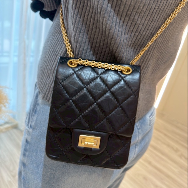 CHANEL 黑金2.55 mini豎版口蓋包-21