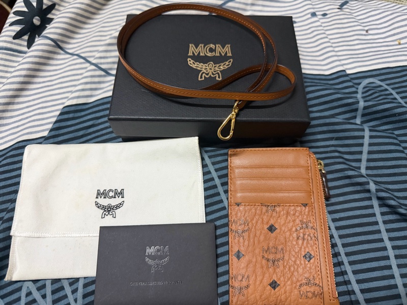 MCM 皮革附掛繩卡片夾-0