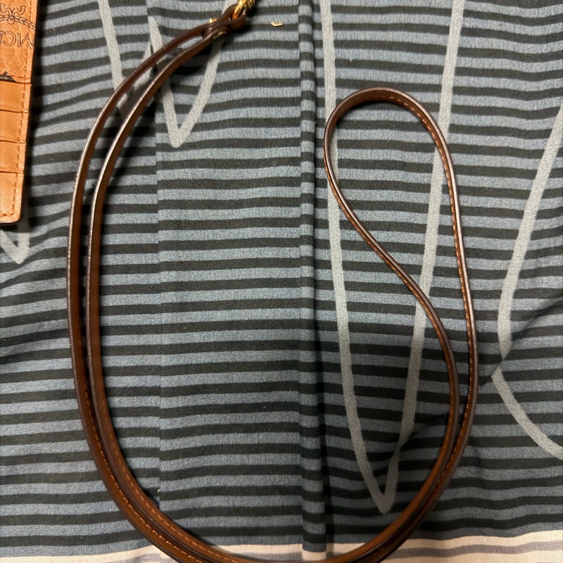 MCM 皮革附掛繩卡片夾-8