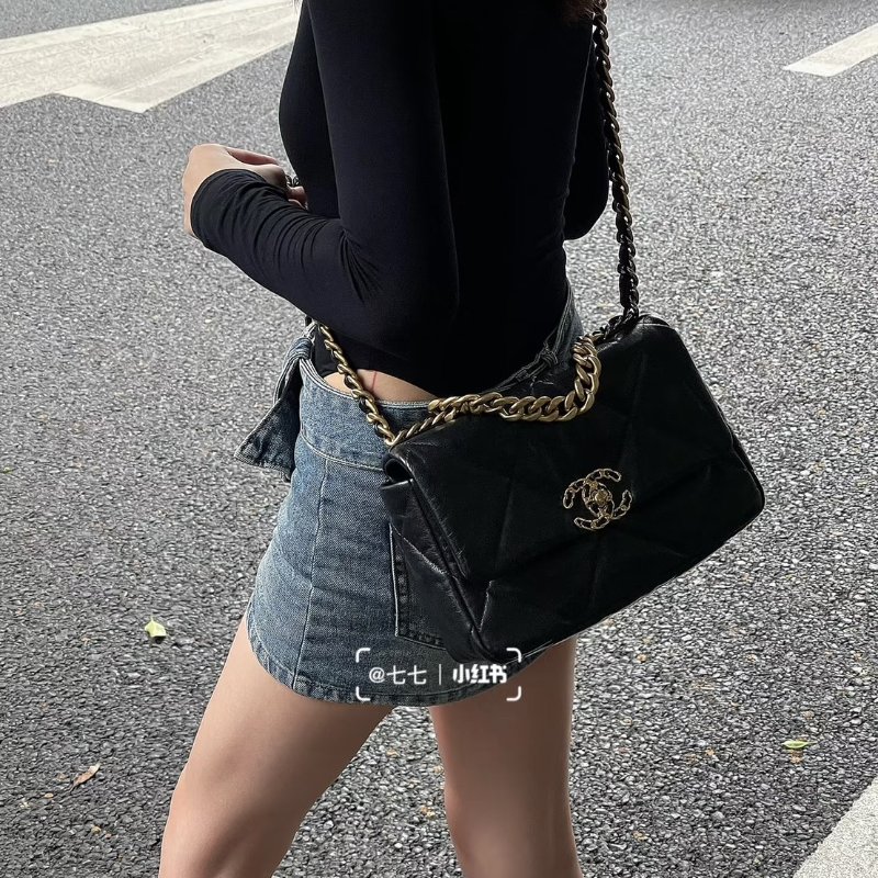 CHANEL 19 Bag 菱格紋羊皮手提肩背包 26 - 黑金29開-9