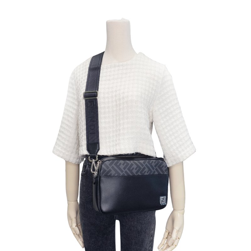 Fendi FF logo拚皮革斜背相機包(7M0286-黑灰)-5