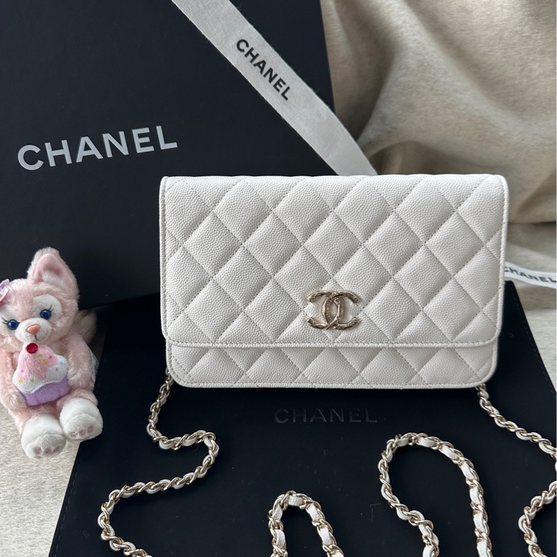 【配件：防塵袋 💕】Chanel 24S 浮雕扣 woc 白金 白色 金扣 荔枝牛皮 手提 單肩 斜挎-0