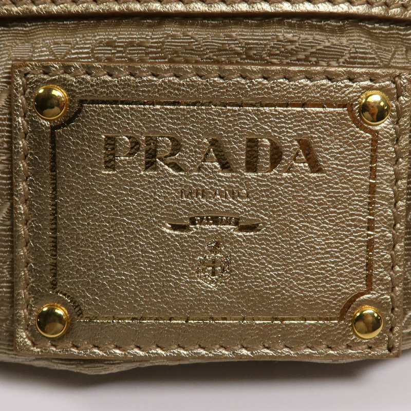 PRADA 牛皮皮革Pouch金扣手拿包-5