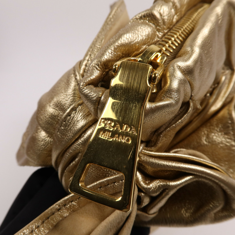 PRADA 牛皮皮革Pouch金扣手拿包-12