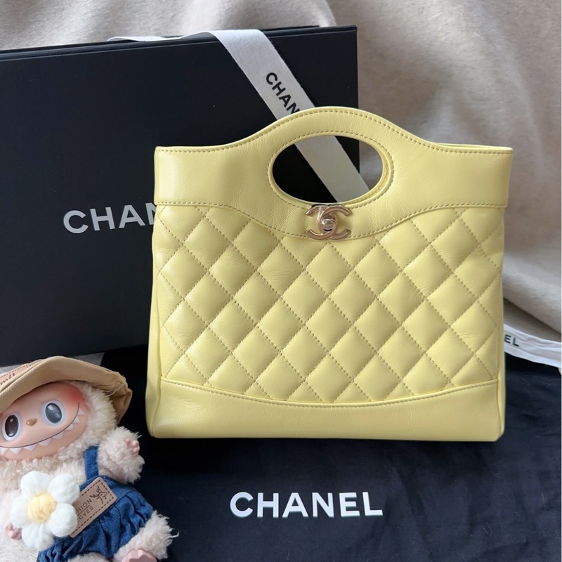 【配件：盒子 防塵袋 💕】Chanel 25P 31bag mini 黃色 淡黃色 淺黃色 小雞黃 羊皮 油蠟皮 金扣 肩帶可拆卸 手提 單肩 斜挎-0