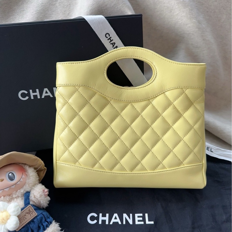 【配件：盒子 防塵袋 💕】Chanel 25P 31bag mini 黃色 淡黃色 淺黃色 小雞黃 羊皮 油蠟皮 金扣 肩帶可拆卸 手提 單肩 斜挎-1