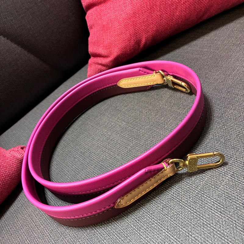 LV 桃紅拼色背帶95新-0