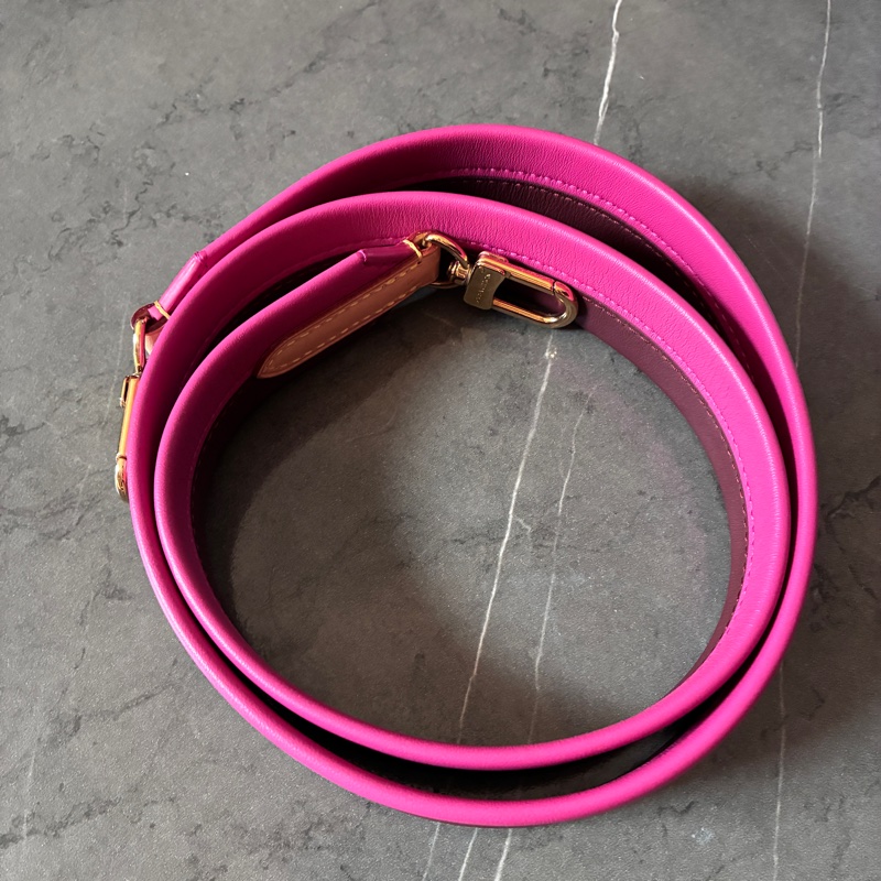 LV 桃紅拼色背帶95新-3
