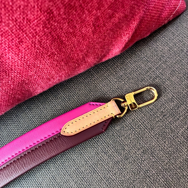 LV 桃紅拼色背帶95新-6