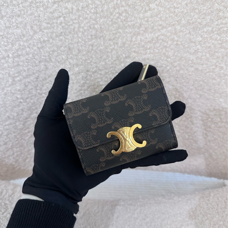 【全🆕】CELINE 凱旋門二合一錢包卡包金屬大鎖扣老花滿印合成革 銀包 card holder 女款 棕色-0