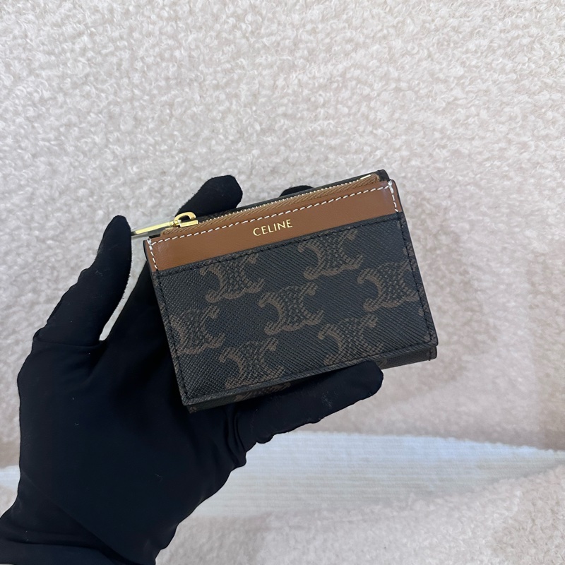 【全🆕】CELINE 凱旋門二合一錢包卡包金屬大鎖扣老花滿印合成革 銀包 card holder 女款 棕色-1
