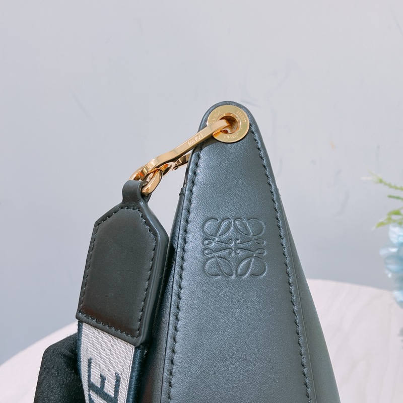 TK1864 Loewe 羅意威黑色月牙單肩包Luna Shoulder Bag Black X GHW-19
