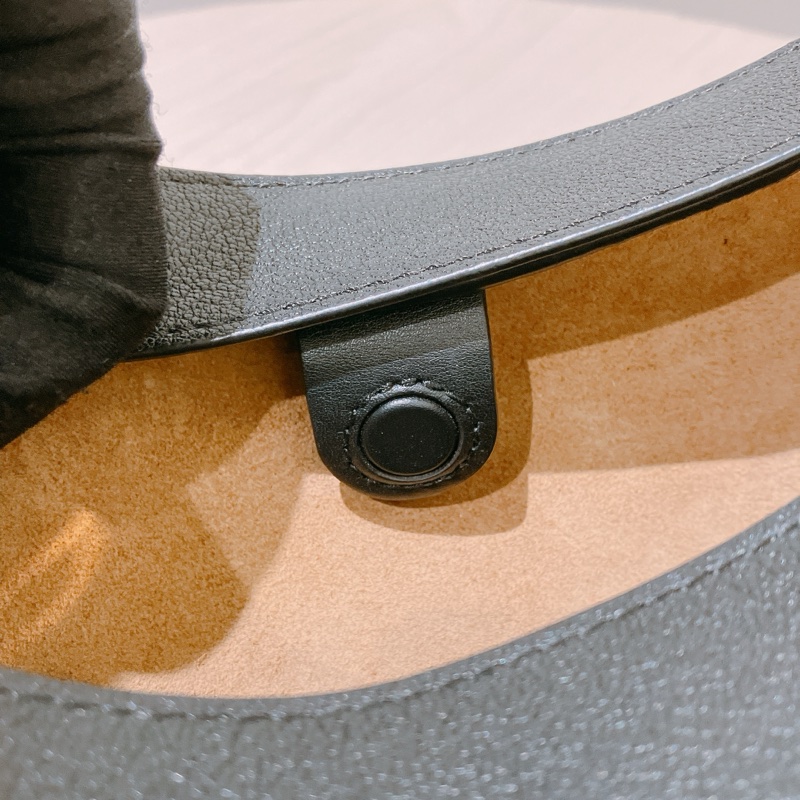 TK1864 Loewe 羅意威黑色月牙單肩包Luna Shoulder Bag Black X GHW-20