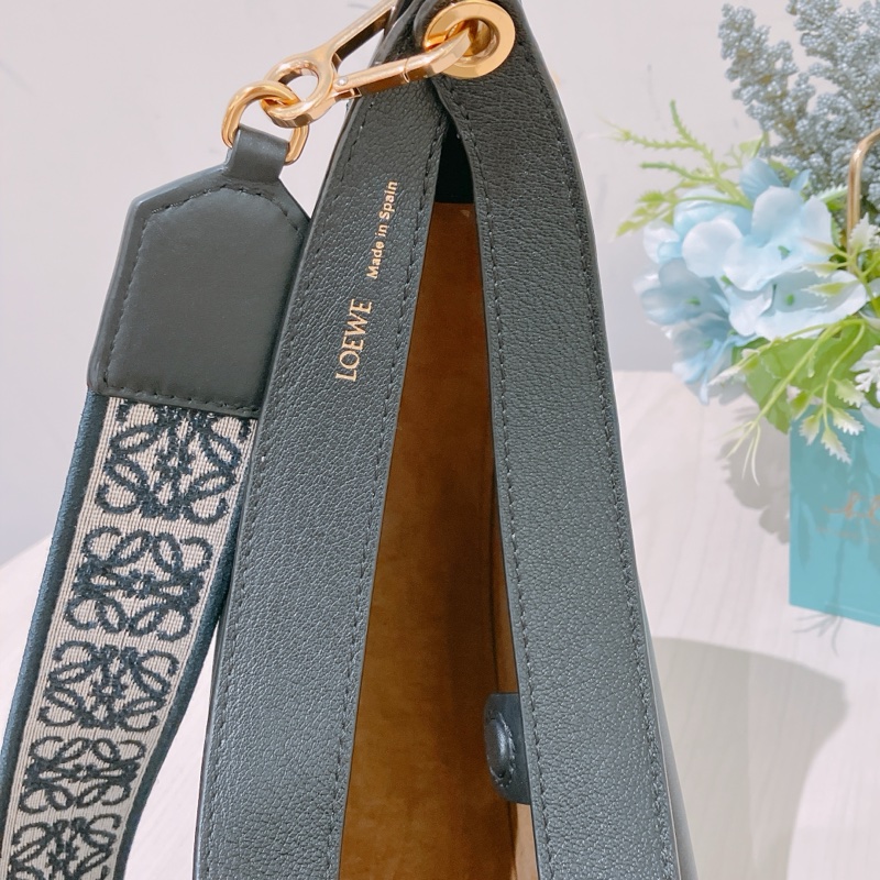 TK1864 Loewe 羅意威黑色月牙單肩包Luna Shoulder Bag Black X GHW-21