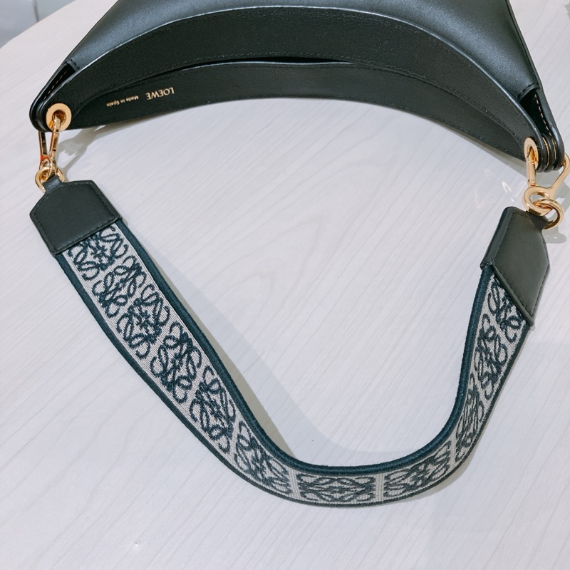 TK1864 Loewe 羅意威黑色月牙單肩包Luna Shoulder Bag Black X GHW-25