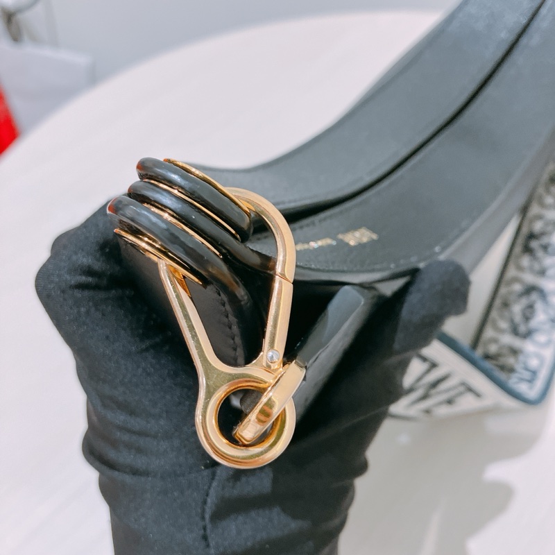 TK1864 Loewe 羅意威黑色月牙單肩包Luna Shoulder Bag Black X GHW-35