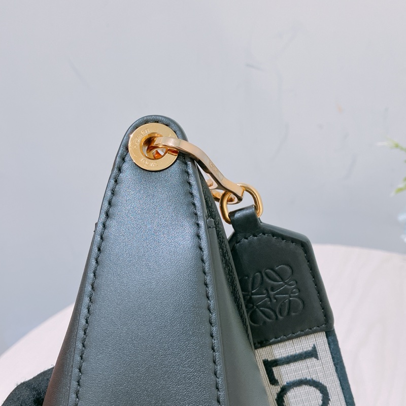 TK1864 Loewe 羅意威黑色月牙單肩包Luna Shoulder Bag Black X GHW-40