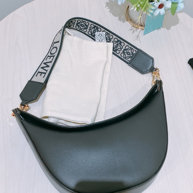 TK1864 Loewe 羅意威黑色月牙單肩包Luna Shoulder Bag Black X GHW-42