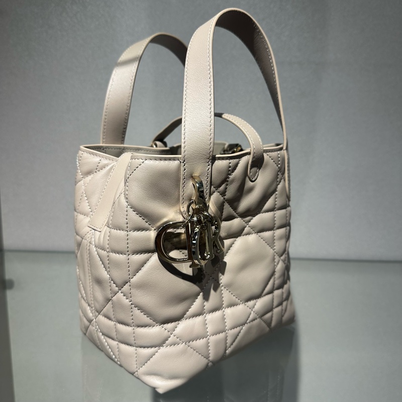 DIOR迪奥 Toujours 竖版超大藤格纹 菜篮子包单肩斜挎包 牛皮革 手提包 小号-1