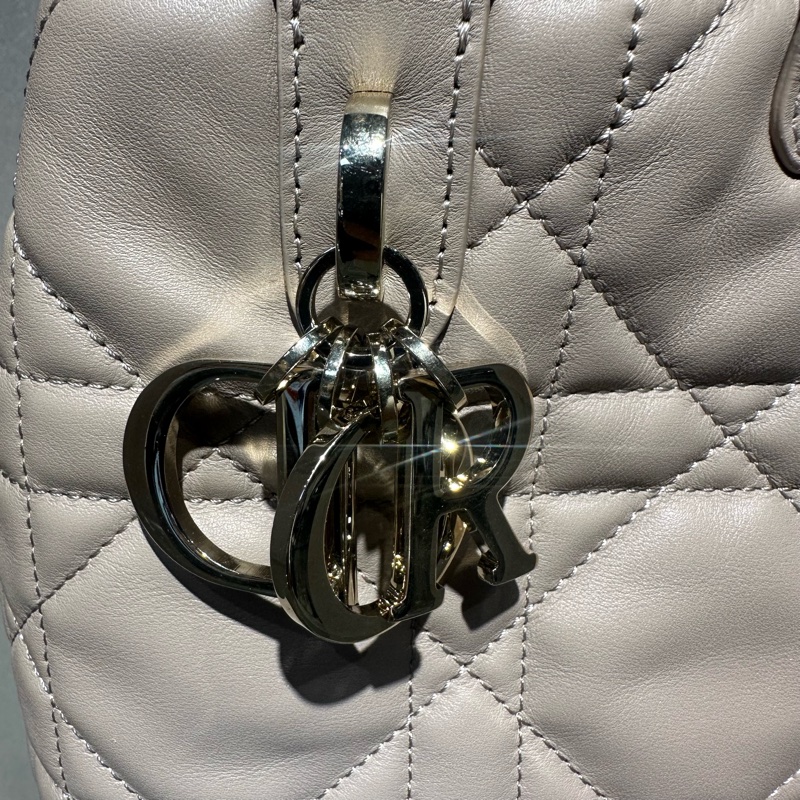 DIOR迪奥 Toujours 竖版超大藤格纹 菜篮子包单肩斜挎包 牛皮革 手提包 小号-4