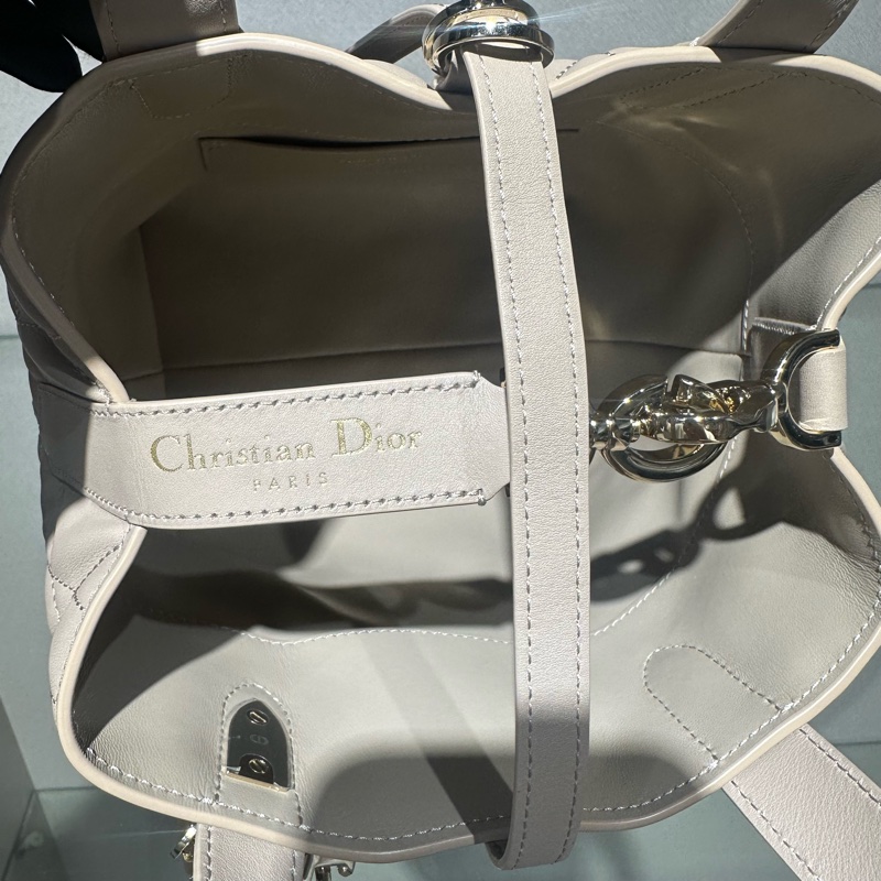 DIOR迪奥 Toujours 竖版超大藤格纹 菜篮子包单肩斜挎包 牛皮革 手提包 小号-6