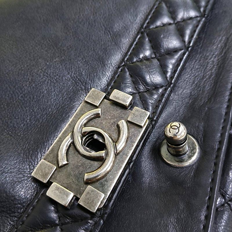 CHANEL BOY CHANEL 大號 黑色荔枝紋新牛皮菱格紋絎縫斜挎包 釕色五金 18開 可拆卸肩帶-10