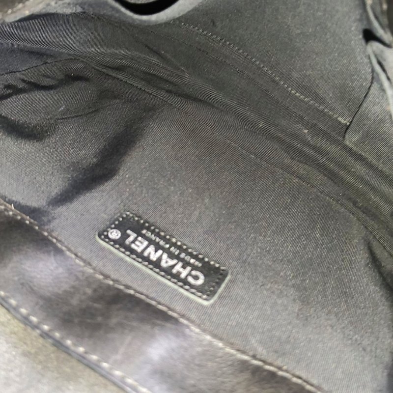 CHANEL BOY CHANEL 大號 黑色荔枝紋新牛皮菱格紋絎縫斜挎包 釕色五金 18開 可拆卸肩帶-17