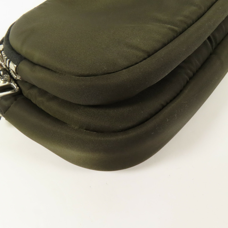 PRADA 尼龍Pouch銀扣手拿包-14