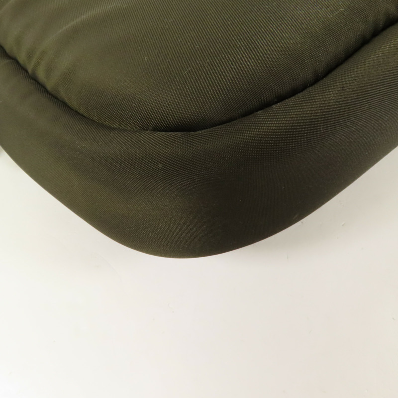 PRADA 尼龍Pouch銀扣手拿包-16