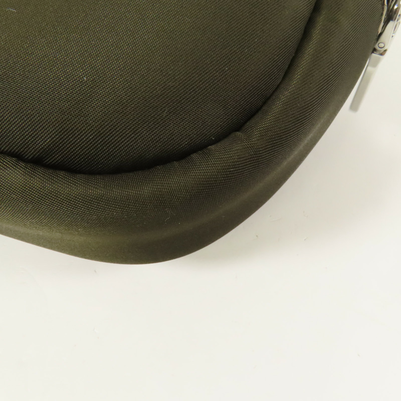 PRADA 尼龍Pouch銀扣手拿包-17