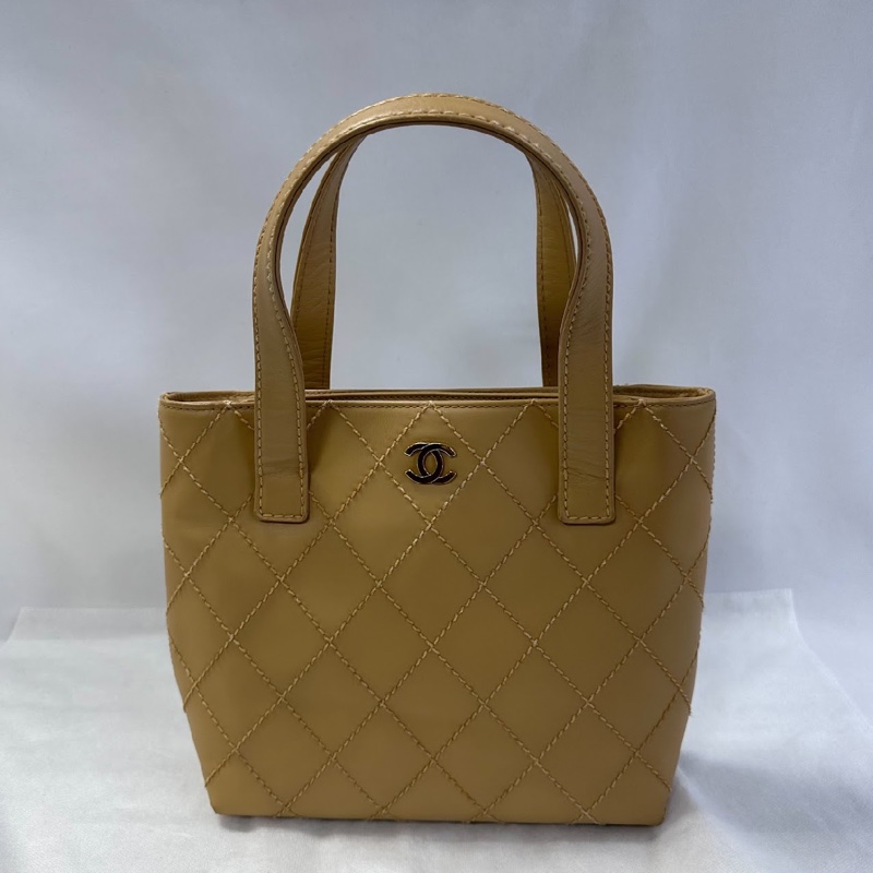 ✨98新香奈兒✨Chanel奶茶色金外縫線薇薇安手提包-8