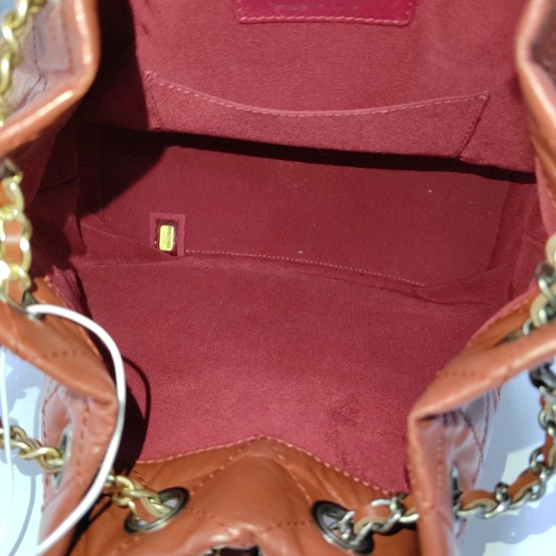 CHANEL GABRIELLE小號磚紅色牛皮萎格紋絎縫雙肩包 金色銀色釕色五金 26開 9.8新-6