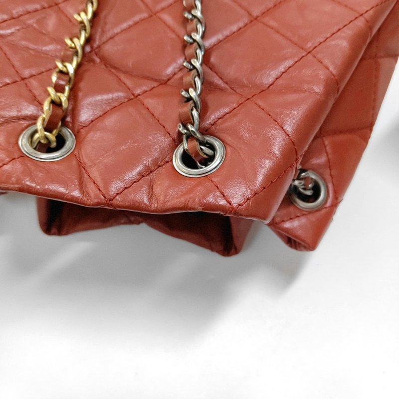 CHANEL GABRIELLE小號磚紅色牛皮萎格紋絎縫雙肩包 金色銀色釕色五金 26開 9.8新-12