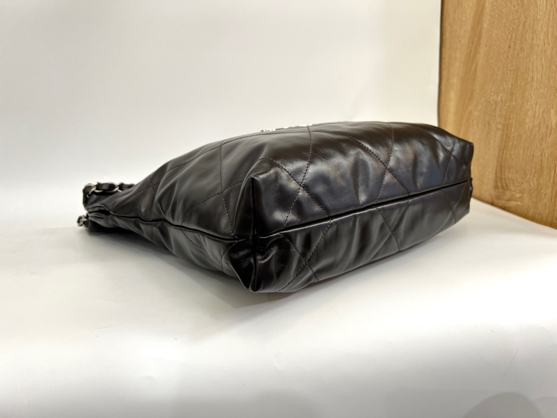 Chanel 摩卡色牛皮霧銀釦22小號肩背包-11