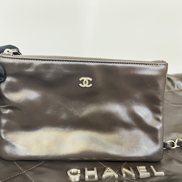 Chanel 摩卡色牛皮霧銀釦22小號肩背包-19