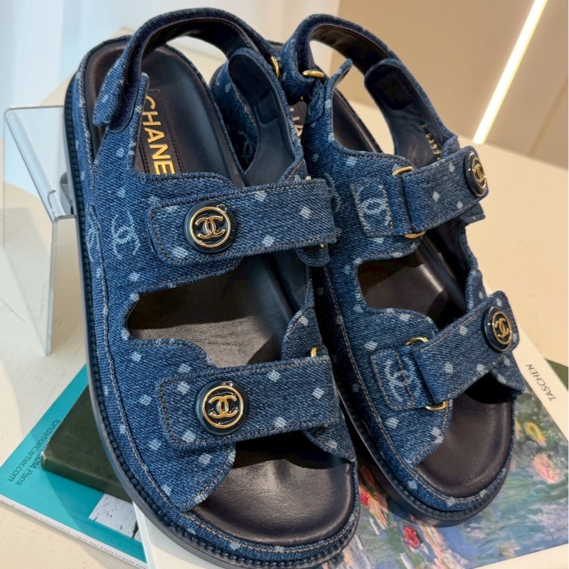 CHANEL 23C牛仔布魔術貼沙灘涼鞋 39.5號-1