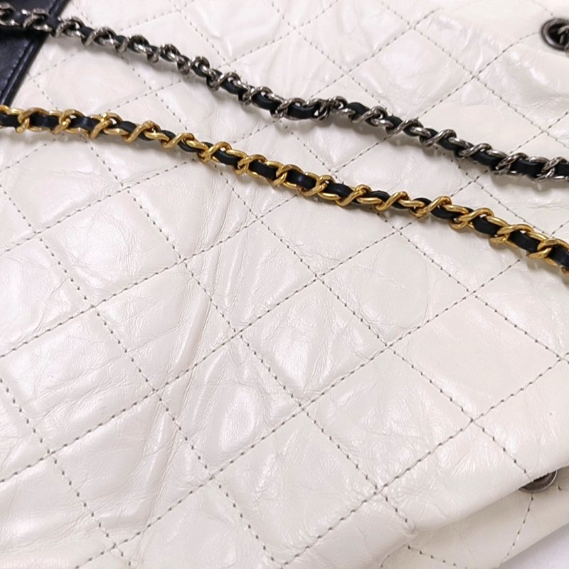 CHANEL GABRIELLE 大號 白色牛皮菱格紋流浪包雙肩包 金色銀色釕色五金 25開-9