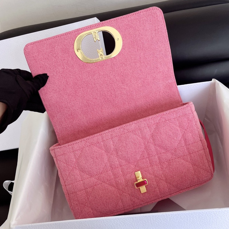 【全新品】限量款Dior迪奧Caro粉色單寧蒙田牛仔 CD琺瑯扣藤格紋斜挎包-11