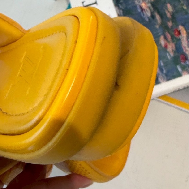 LV Venice黃色魔術貼交叉拖鞋-19