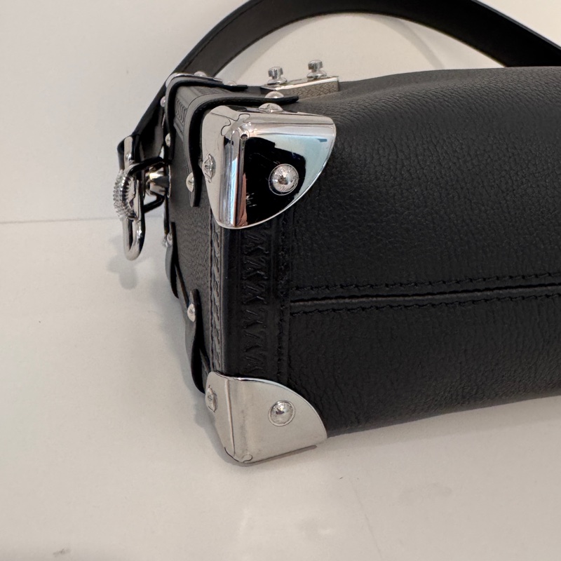 LOUIS VUITTON M25160/晶片 黑SIDE TRUCK MM (可小議)-21