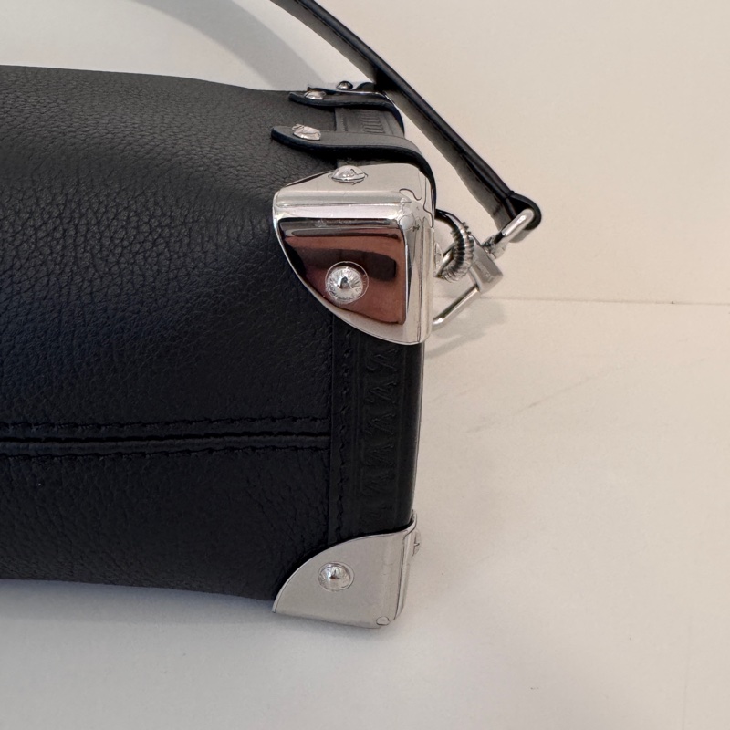 LOUIS VUITTON M25160/晶片 黑SIDE TRUCK MM (可小議)-22