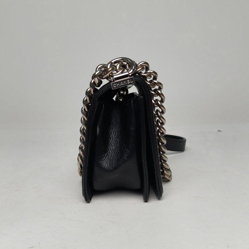 CHANEL Leboy小號20.5黑色牛皮24開銀扣V紋/皮穿鏈滾邊肩背包-1