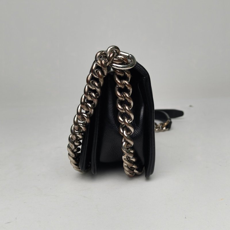 CHANEL Leboy小號20.5黑色牛皮24開銀扣V紋/皮穿鏈滾邊肩背包-3