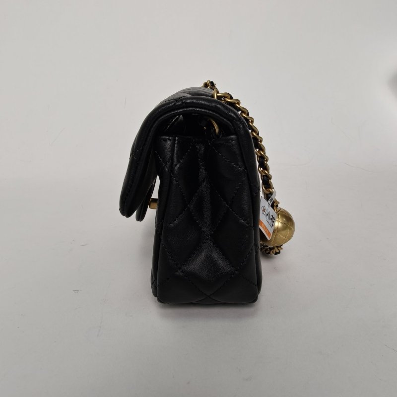 CHANEL CF口蓋包大Mini20黑色羊皮晶片開金扣金球調節扣肩帶肩背包-1