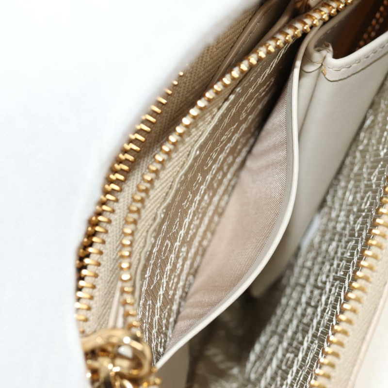 【日本直送】PRADA 三角迷你琺瑯兩用手拿包 象牙金 1NR015 正品 147726M-23